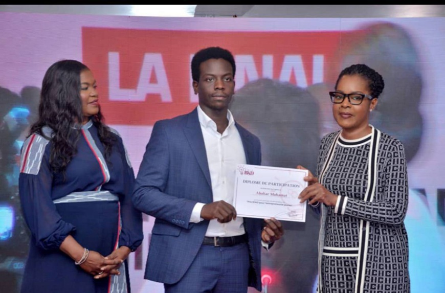 L’entrepreneur Tchadien Abakar Mahamat remporte le Prix de l’innovation technologique en Côte d’Ivoire L’entrepreneur Tchadien Abakar Mahamat remporte le Prix de l’innovation technologique en Côte d’Ivoire