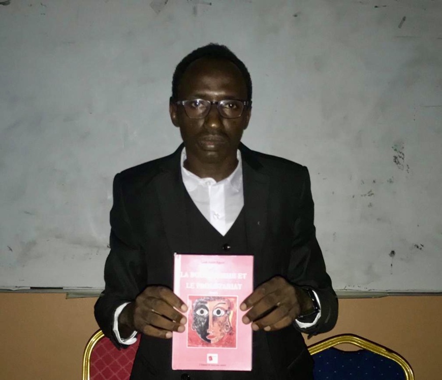 Tchad : Saleh Hamit Djerni présente son nouveau roman "La Bourgeoisie et le Prolétariat" Tchad : Saleh Hamit Djerni présente son nouveau roman "La Bourgeoisie et le Prolétariat"