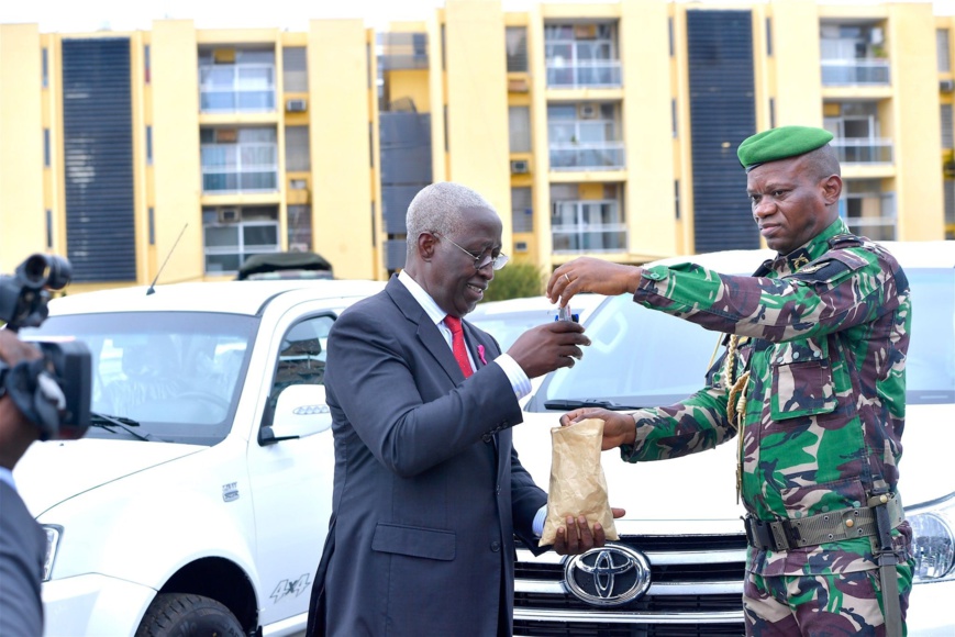 Gabon : Plus de 7 milliards et des véhicules saisis de certains barons du régime Bongo Gabon : Plus de 7 milliards et des véhicules saisis de certains barons du régime Bongo