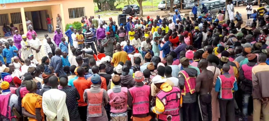 Cameroun : Plus de 100 moto taximen reçoivent gratuitement leurs actes de naissance Cameroun : Plus de 100 moto taximen reçoivent gratuitement leurs actes de naissance