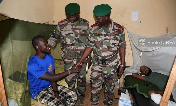 Mali : Le CEMGA au chevet des blessés de guerre à Kati