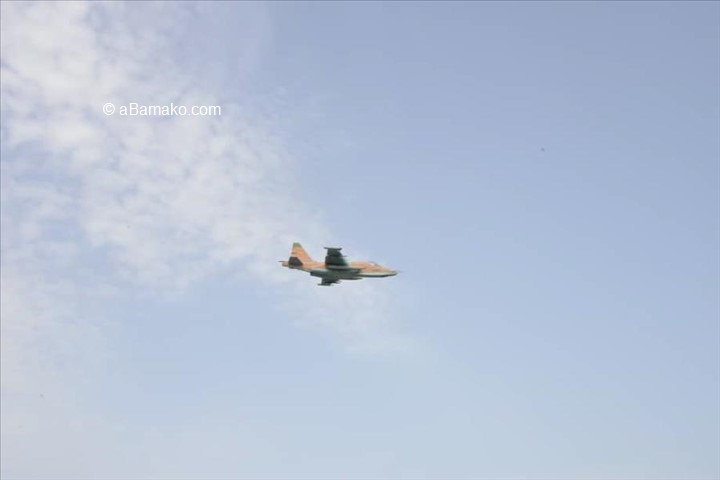 © aBamako.com par AS Cérémonie de remise des aéronefs militaires Bamako, le 09 août 2022. Le Président de la Transition, le colonel Assimi GOÏTA, a présidé la Cérémonie de remise des aéronefs militaires au pavillon de l`aéroport international Modibo Kéita