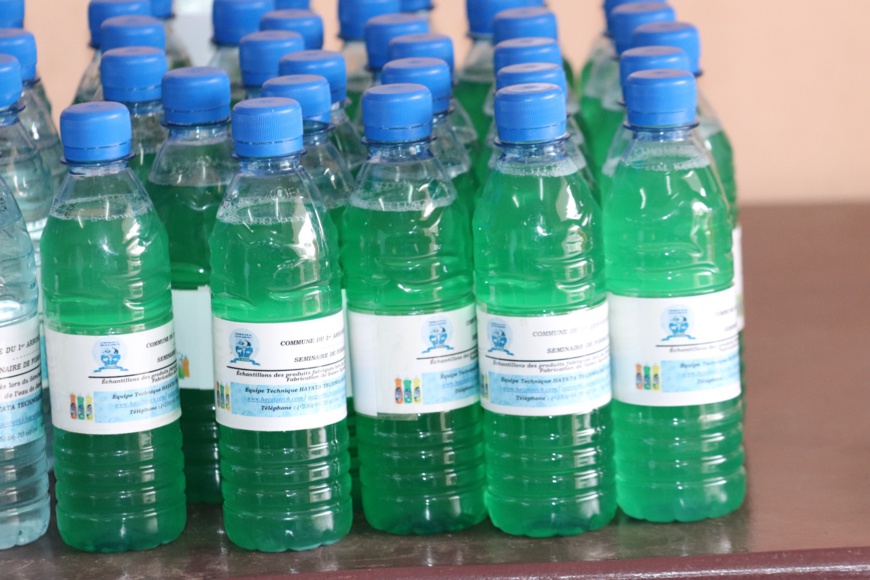 Tchad : 60 jeunes formés en fabrication de détergent liquide et eau de javel à N'Djamena Tchad : 60 jeunes formés en fabrication de détergent liquide et eau de javel à N'Djamena