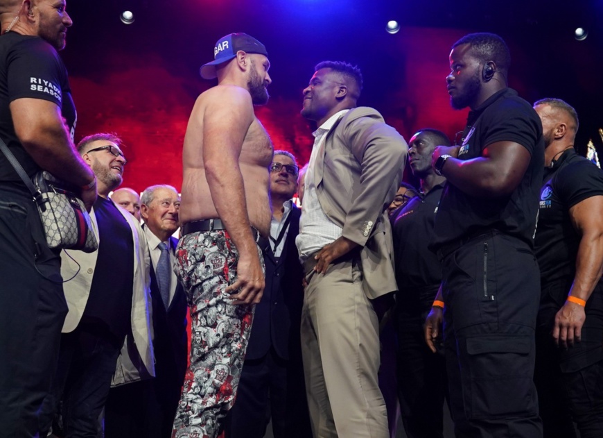 Boxe : le camerounais Francis Ngannou va tenter l'exploit en Arabie saoudite Boxe : le camerounais Francis Ngannou va tenter l'exploit en Arabie saoudite