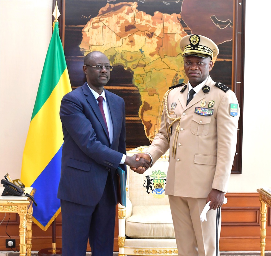 Gabon : le gouverneur de la BEAC reçu par le général Oligui Nguéma Gabon : le gouverneur de la BEAC reçu par le général Oligui Nguéma