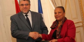 Valls au Maroc : les dirigeants algériens mobilisent en France Valls au Maroc : les dirigeants algériens mobilisent en France