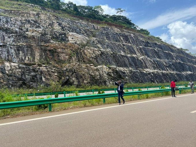 Tchad / Cameroun : Le ministre des Infrastructures et du Désenclavement du Tchad salue la mise en œuvre de l’autoroute Yaoundé – Douala