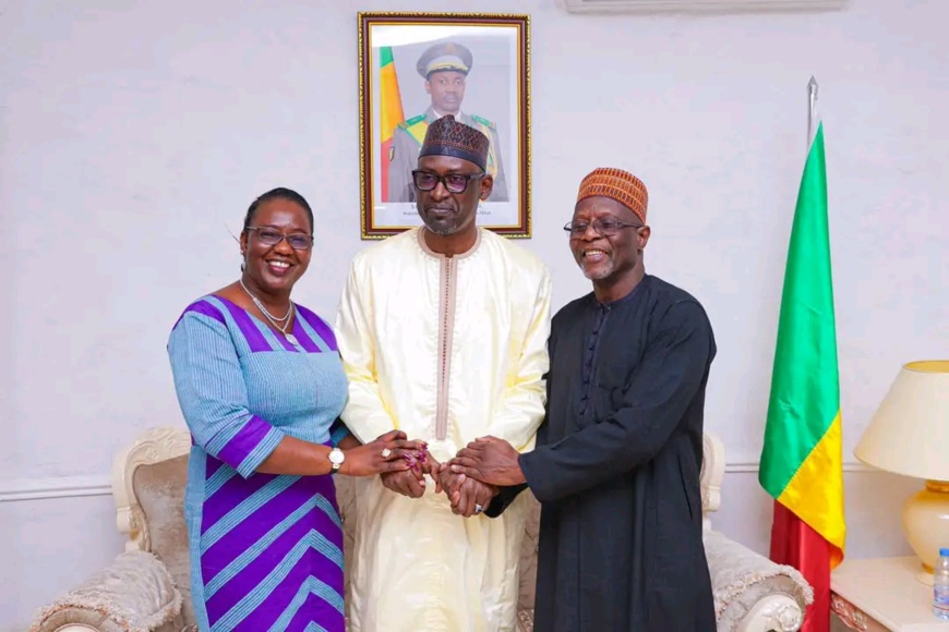 Le Mali, le Niger et le Burkina Faso renforcent les liens politiques et diplomatiques autour de l'AES Le Mali, le Niger et le Burkina Faso renforcent les liens politiques et diplomatiques autour de l'AES