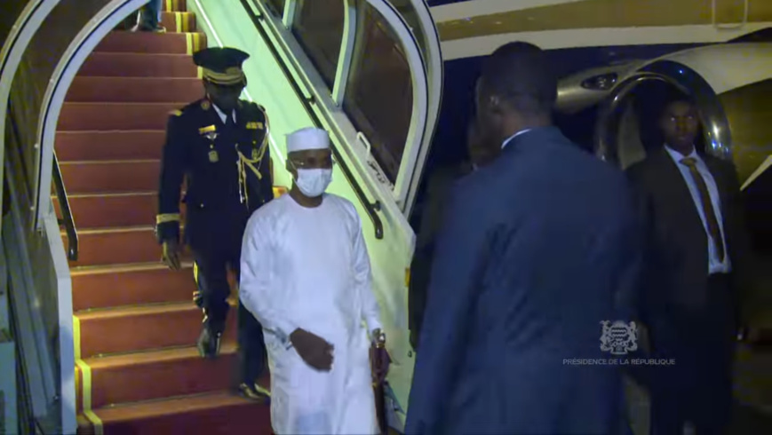 Tchad : le président de transition regagne N'Djamena en provenance de Kinshasa Tchad : le président de transition regagne N'Djamena en provenance de Kinshasa