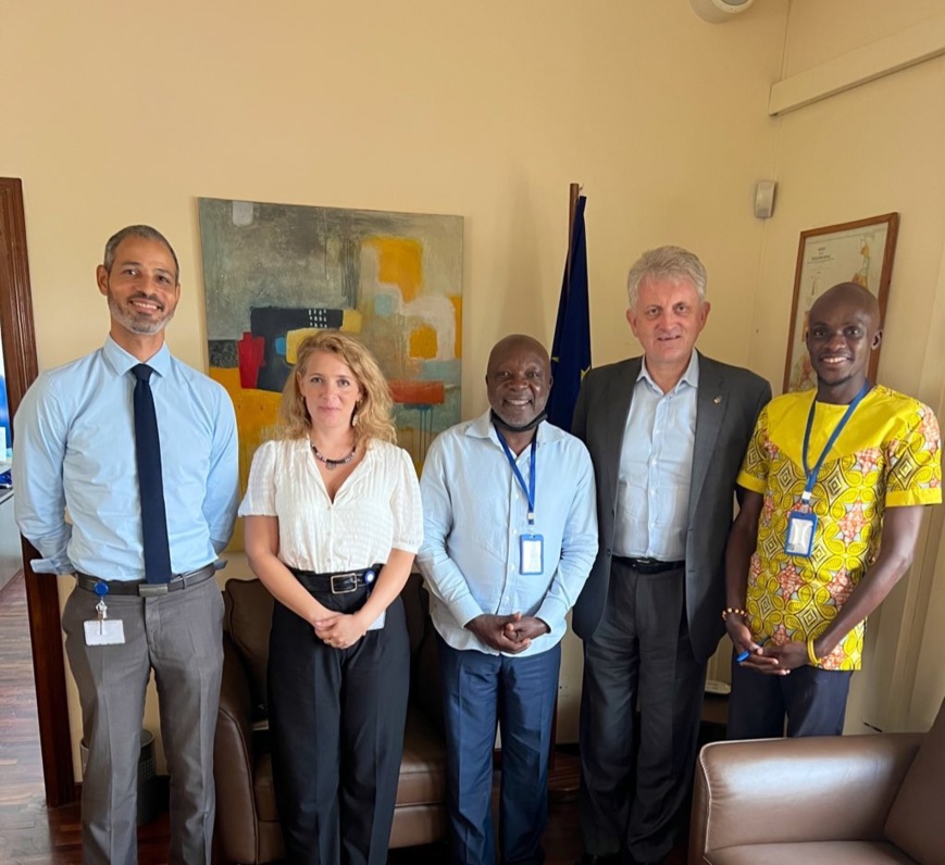 Cameroun : L'illustre Ambassadeur de l'Union européenne accorde une attention particulièrement soutenue aux associations dévouées à la résolution de la crise anglophone Cameroun : L'illustre Ambassadeur de l'Union européenne accorde une attention particulièrement soutenue aux associations dévouées à la résolution de la crise anglophone
