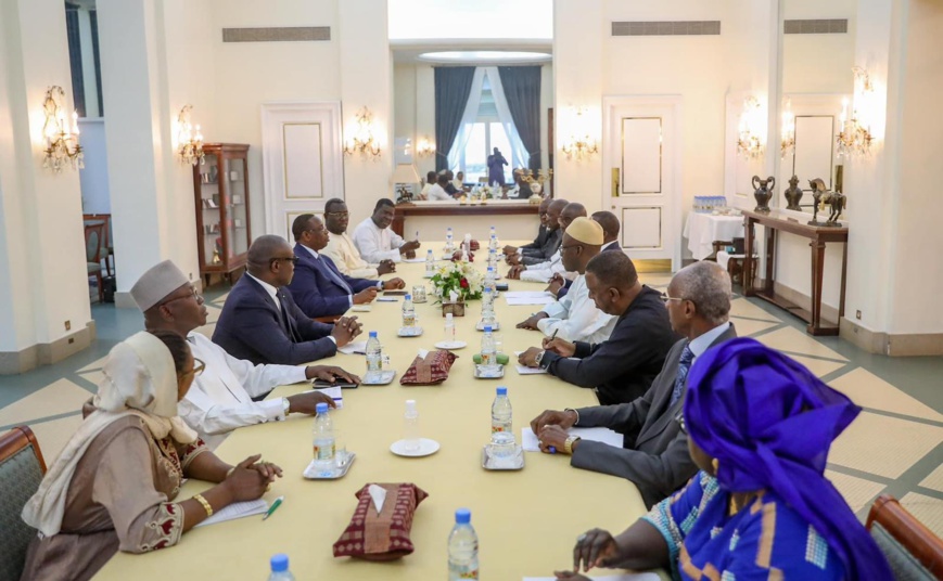Sénégal : la président Macky Sall reçoit le Collectif des parrainages invalidés pour la présidentielle Sénégal : la président Macky Sall reçoit le Collectif des parrainages invalidés pour la présidentielle