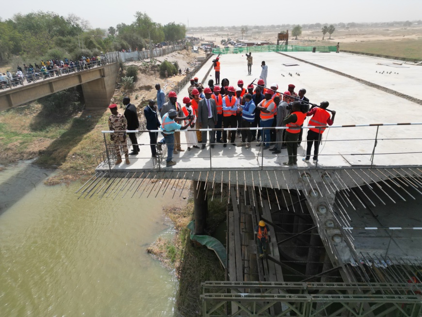 Tchad : Visite du Premier ministre sur le chantier du 3e pont sur le fleuve Chari à N'Djaména Tchad : Visite du Premier ministre sur le chantier du 3e pont sur le fleuve Chari à N'Djaména