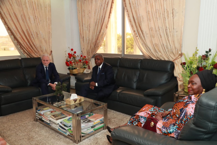 Cameroun : une délégation de TV5 Monde vient présenter ses excuses au gouvernement