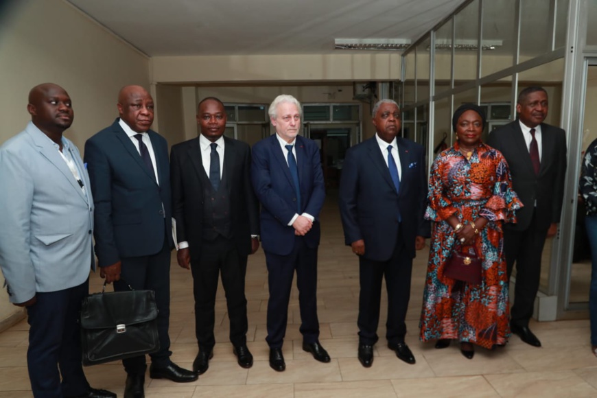 Cameroun : une délégation de TV5 Monde vient présenter ses excuses au gouvernement Cameroun : une délégation de TV5 Monde vient présenter ses excuses au gouvernement