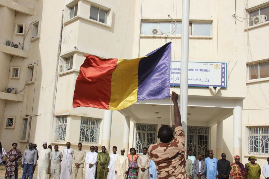 Tchad - La levée des couleurs : un moment solennel au ministère de l'Aménagement du Territoire, de l'Habitat et de l'Urbanisme du Tchad Tchad - La levée des couleurs : un moment solennel au ministère de l'Aménagement du Territoire, de l'Habitat et de l'Urbanisme du Tchad