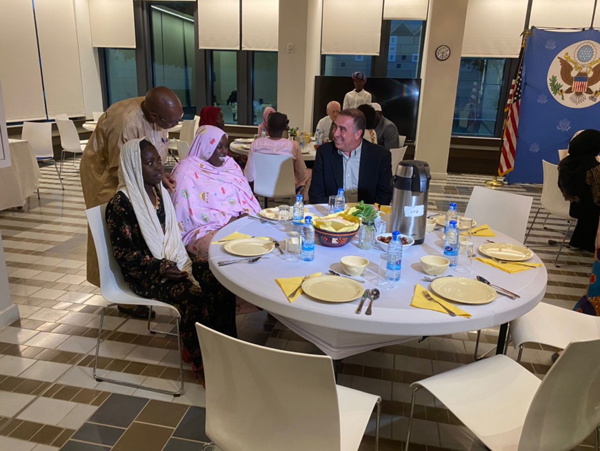 Tchad : des personnes handicapées réunies autour d'un Iftar à l'ambassade américaine Tchad : des personnes handicapées réunies autour d'un Iftar à l'ambassade américaine