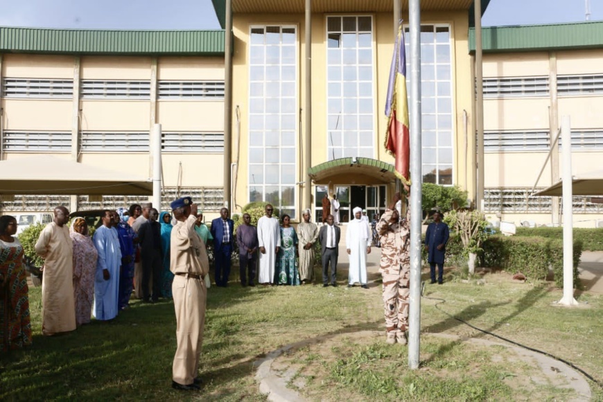 Tchad: Levée de couleurs ce vendredi 5 avril au Ministère de la Santé Publique et de la Prévention Tchad: Levée de couleurs ce vendredi 5 avril au Ministère de la Santé Publique et de la Prévention