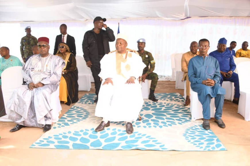 RCA : le président de la République assiste à la grande prière à la Mosquée Atique RCA : le président de la République assiste à la grande prière à la Mosquée Atique