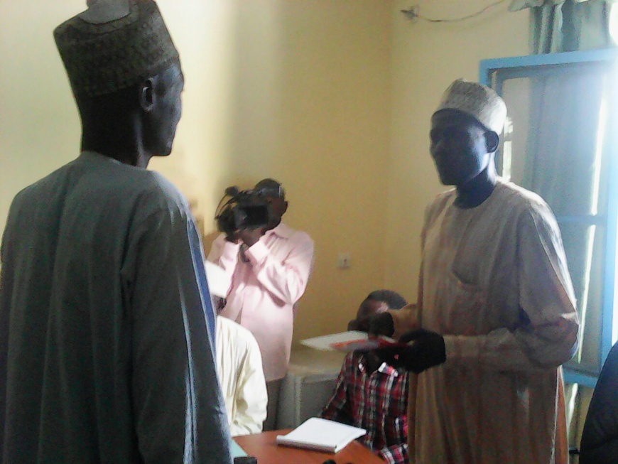 Le maire de la commune du 3ème arrondissement, Mahamat Mbang Hadji exhorte les délégués et les chefs de carré à faire recenser les étrangers. Alwihda Info/D.W.W.