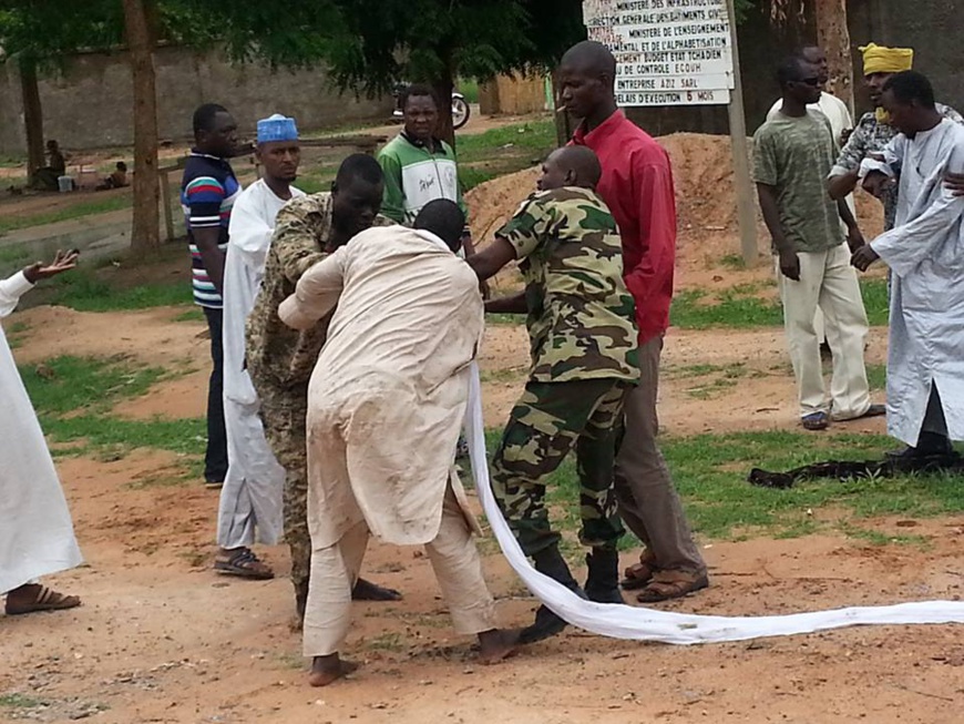 Tchad : Un colonel de l'armée conteste violemment l'interdiction du port de la burqa