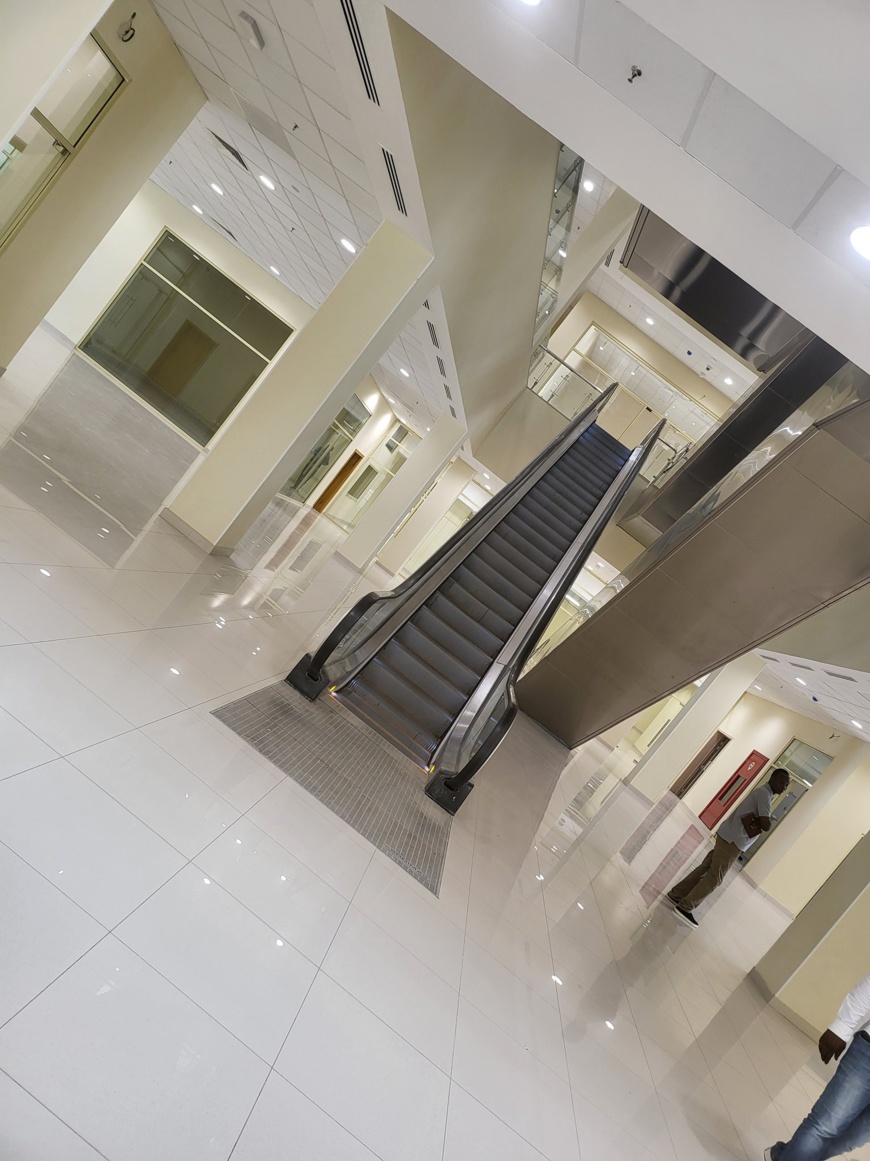 Le centre commercial de la CNPS à N'Djamena : Bientôt prêt à ouvrir ses portes ! Le centre commercial de la CNPS à N'Djamena : Bientôt prêt à ouvrir ses portes !