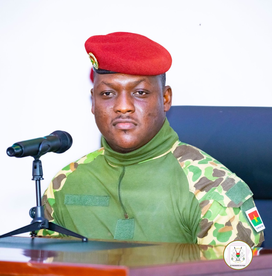 Burkina : le président salue l’engagement des volontaires dans la lutte contre le terrorisme Burkina : le président salue l’engagement des volontaires dans la lutte contre le terrorisme