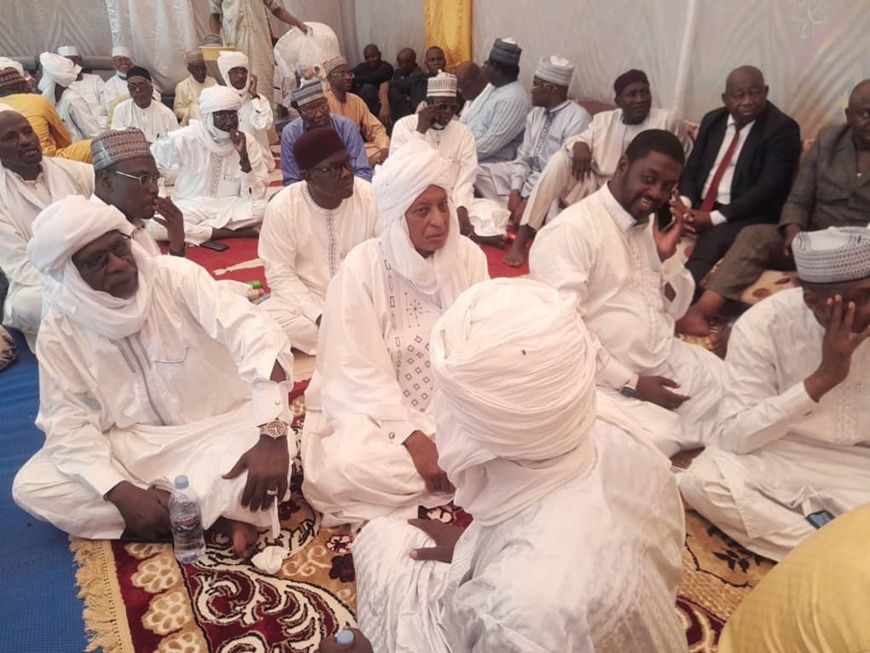 Tchad : Le nouveau ministre de la Défense tchadien, le Général Issahakha Mallo Djamous, offre un dîner à ses proches