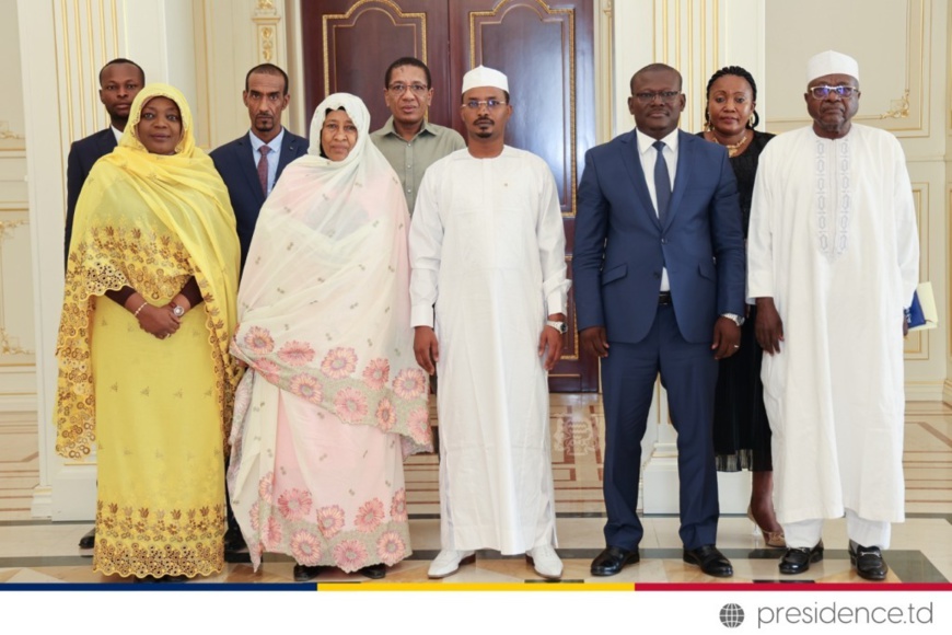 Tchad : le nouveau bureau de la CNDH reçu par le Chef de l’Etat, Mahamat Idriss Deby Itno Tchad : le nouveau bureau de la CNDH reçu par le Chef de l’Etat, Mahamat Idriss Deby Itno