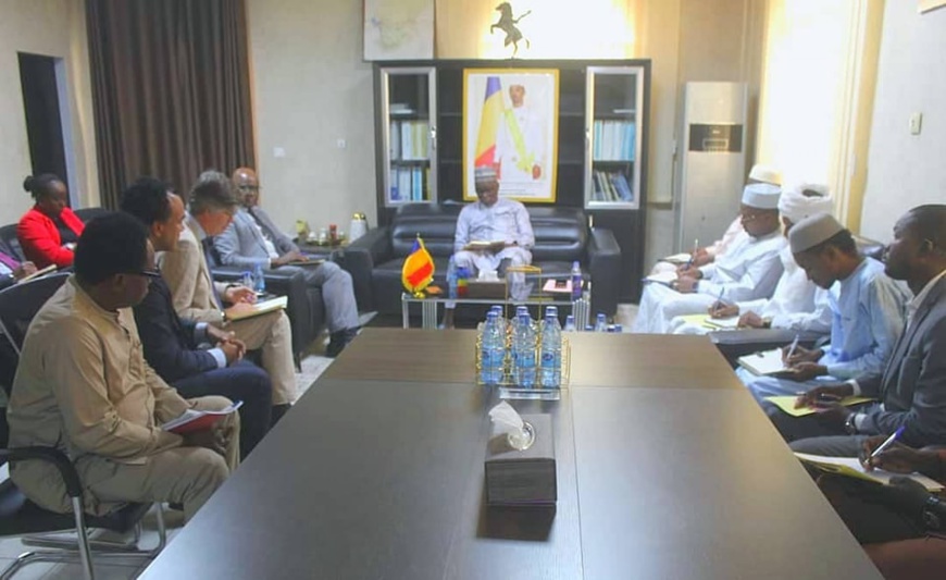 Tchad: Le projet "Djarmaya Solar" au cœur des échanges entre le Ministre de l'Eau et de l'Énergie et la BAD Tchad: Le projet "Djarmaya Solar" au cœur des échanges entre le Ministre de l'Eau et de l'Énergie et la BAD