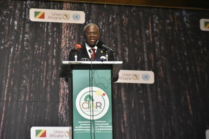 Le premier ministre Anatole Collinet Makosso clôturant les travaux Le premier ministre Anatole Collinet Makosso clôturant les travaux