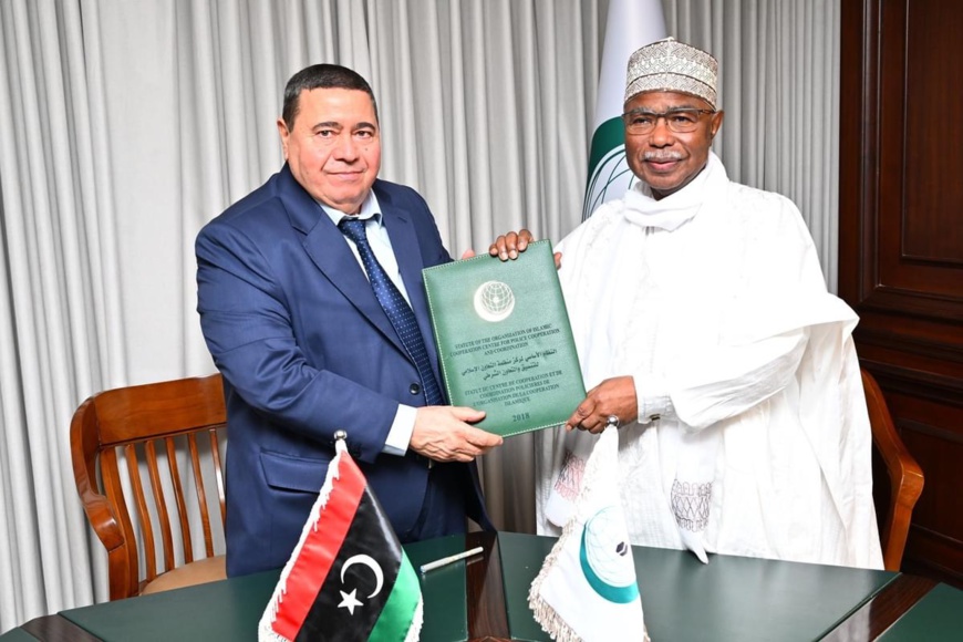 Hissein Taha reçoit le représentant permanent de l'État de Libye auprès de l'OCI Hissein Taha reçoit le représentant permanent de l'État de Libye auprès de l'OCI