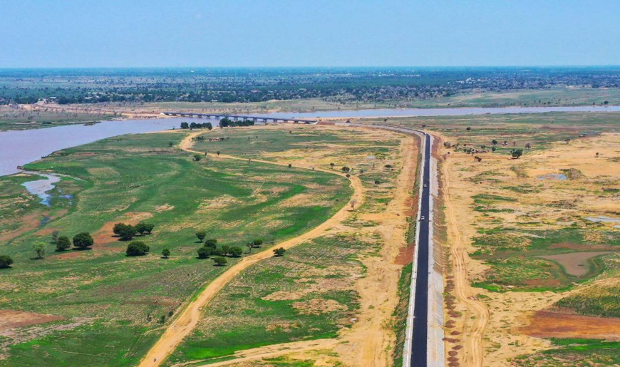 Tchad – Cameroun : Une commission mixte tchado-camerounaise évalue l'état d'avancement des travaux sur le pont Bongor - Yagoua Tchad – Cameroun : Une commission mixte tchado-camerounaise évalue l'état d'avancement des travaux sur le pont Bongor - Yagoua