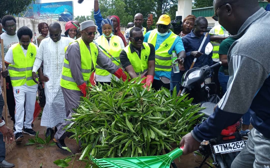 Tchad : La CONAJEPDT initie une opération de salubrité à la Primature Tchad : La CONAJEPDT initie une opération de salubrité à la Primature