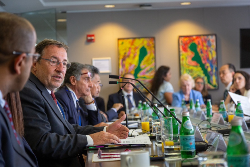 Les intervenants ont discuté de la nécessité de faire progresser l’ambition et l’action en matière climatique, tout en abordant de plus en plus des contextes polarisés. Photo : PNUD.org Les intervenants ont discuté de la nécessité de faire progresser l’ambition et l’action en matière climatique, tout en abordant de plus en plus des contextes polarisés. Photo : PNUD.org