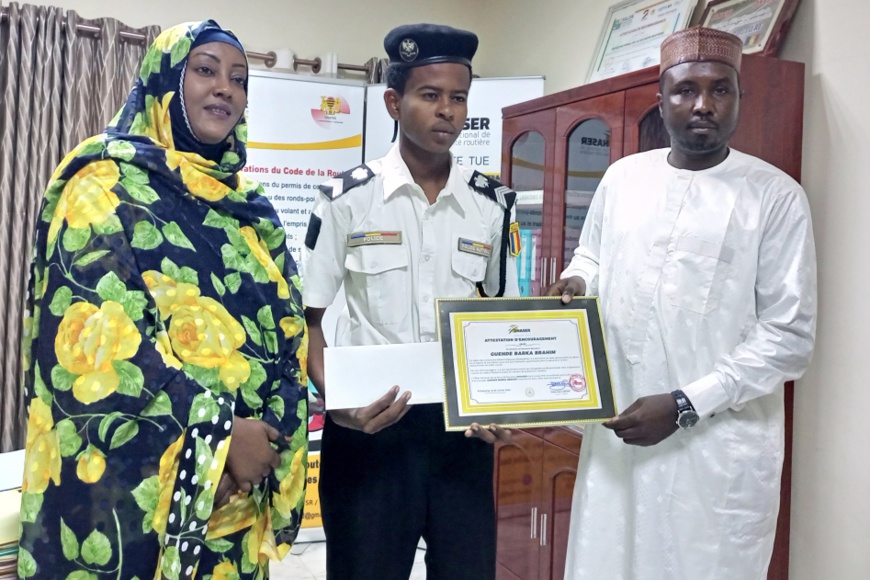 Tchad : l’ONASER récompense Guende Barka Brahim pour son travail acharné