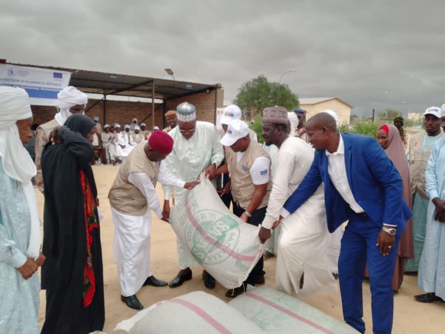 Tchad : distribution d'aliments pour la sécurité alimentaire dans le Kanem et le Barh El Gazel Tchad : distribution d'aliments pour la sécurité alimentaire dans le Kanem et le Barh El Gazel