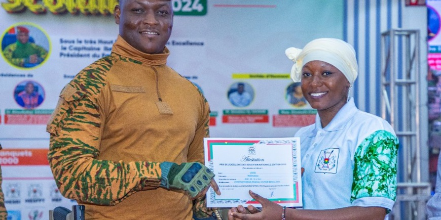Burkina Faso - valorisation de l'excellence scolaire : Une récompense pour les meilleurs élèves et enseignants Burkina Faso - valorisation de l'excellence scolaire : Une récompense pour les meilleurs élèves et enseignants
