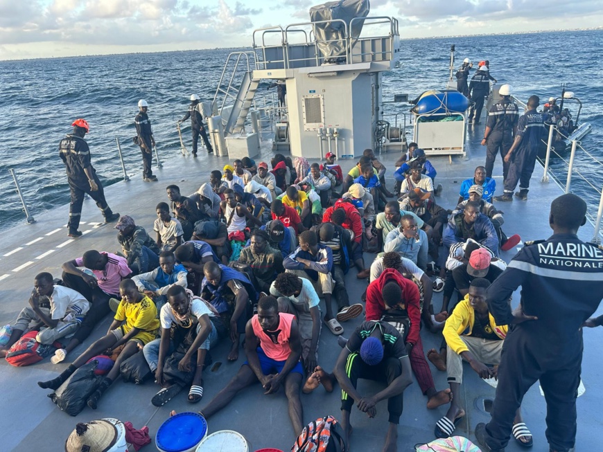 Sénégal : interception réussie par la marine sénégalaise d'une pirogue transportant un groupe de 76 migrants, dont plusieurs nationalités Sénégal : interception réussie par la marine sénégalaise d'une pirogue transportant un groupe de 76 migrants, dont plusieurs nationalités