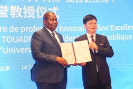 RCA : le président Touadera fait Docteur honoris causa de l’Université normale de Zhejiang RCA : le président Touadera fait Docteur honoris causa de l’Université normale de Zhejiang