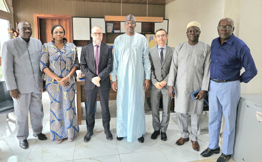 Tchad : Réunion entre le Ministre de l'Éducation et le Directeur Exécutif du Partenariat Mondial pour les Technologies d'Assistance Tchad : Réunion entre le Ministre de l'Éducation et le Directeur Exécutif du Partenariat Mondial pour les Technologies d'Assistance