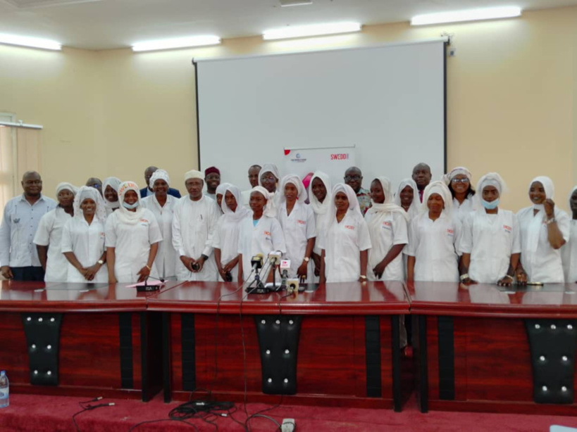 Tchad : 20 filles formées aux métiers de sage-femme, honorées par le Ministère de la Santé grâce au projet SWEDD Tchad : 20 filles formées aux métiers de sage-femme, honorées par le Ministère de la Santé grâce au projet SWEDD