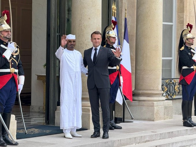 Tchad - France : Le Président Mahamat Deby accueilli chaleureusement sur le perron de l’Élysée
