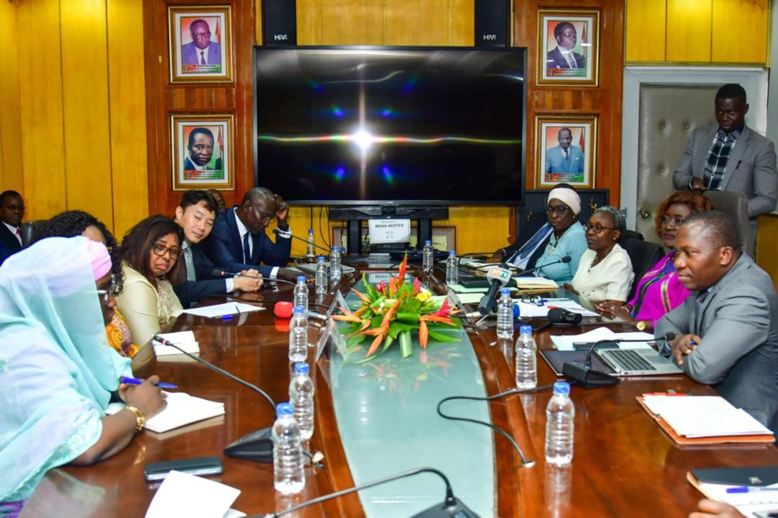 Le Cameroun s'inspire de l'innovation ivoirienne pour digitaliser son éducation Le Cameroun s'inspire de l'innovation ivoirienne pour digitaliser son éducation