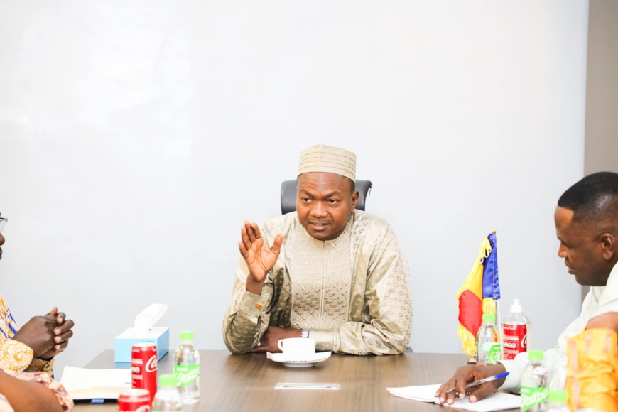 Le Tchad mise sur le sport à l'école : le Ministre de la Jeunesse et des Sports lance un appel à la mobilisation Le Tchad mise sur le sport à l'école : le Ministre de la Jeunesse et des Sports lance un appel à la mobilisation