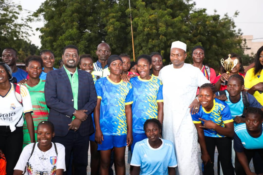 Le handball féminin tchadien en fête : la finale de la Coupe Me Abakar Djermah Aumi Le handball féminin tchadien en fête : la finale de la Coupe Me Abakar Djermah Aumi