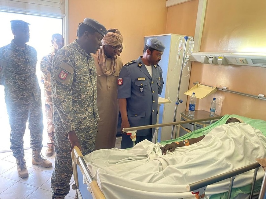 Tchad : le chef d’Etat-major de l’armée de l’air au chevet des blesses Tchad : le chef d’Etat-major de l’armée de l’air au chevet des blesses