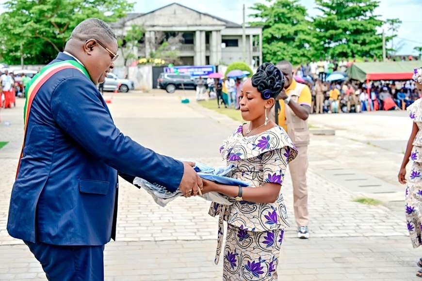 Le député Abel Owassa liant l'acte à la parole Le député Abel Owassa liant l'acte à la parole