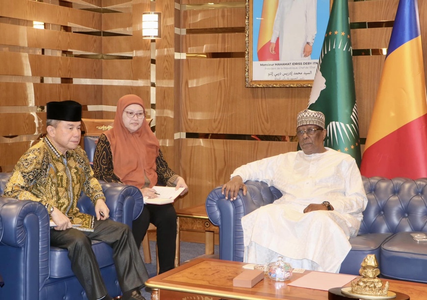 Tchad-Indonésie : le ministre des Affaires étrangères tchadien reçoit une délégation indonésienne Tchad-Indonésie : le ministre des Affaires étrangères tchadien reçoit une délégation indonésienne