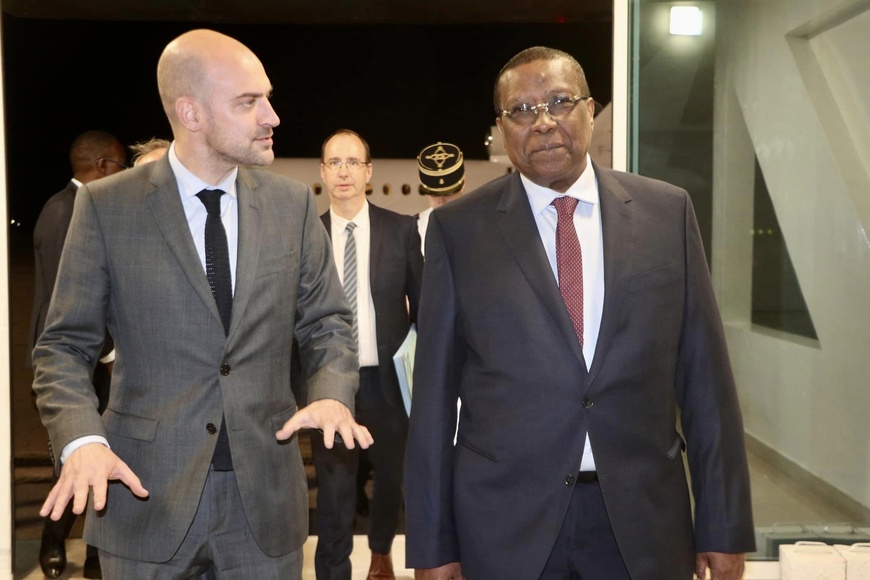 Tchad : le ministre des Affaires étrangères de France se rend à la frontière soudanaise Tchad : le ministre des Affaires étrangères de France se rend à la frontière soudanaise