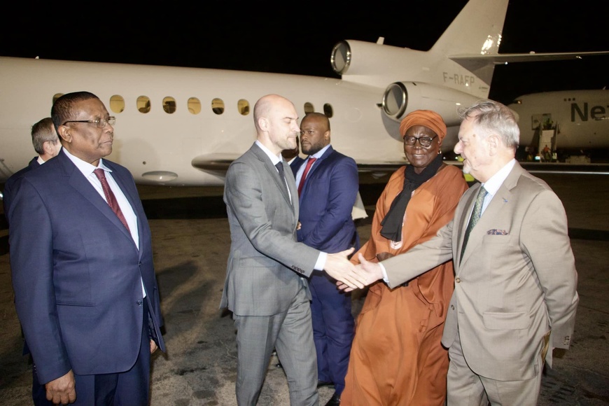 Tchad : le ministre des Affaires étrangères de France se rend à la frontière soudanaise Tchad : le ministre des Affaires étrangères de France se rend à la frontière soudanaise